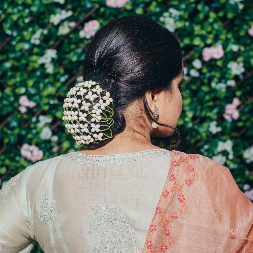 Why do Indian woman decorate their hair with jasmine flowers? – Anandamayee